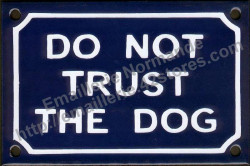 French enamel sign for dog (10x15cm) Do not trust the dog